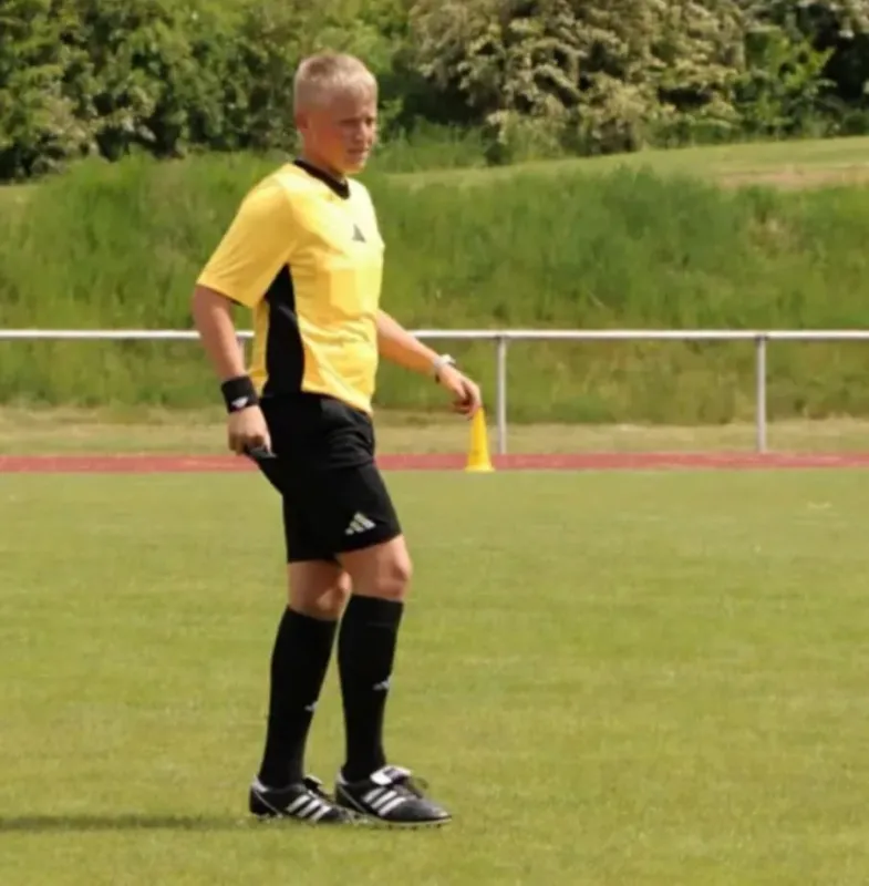 Stolze Entwicklung: SV-49-Schiedsrichter Marlon Reißig knackt die „Magische 50“