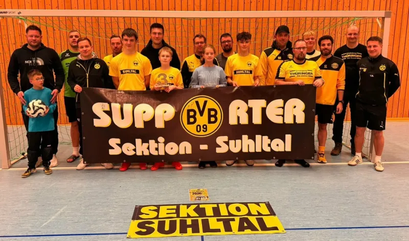 BVB-Fanclub „Supporter Sektion Suhltal“ mit großzügiger Spende für den SV 49