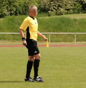 Stolze Entwicklung: SV-49-Schiedsrichter Marlon Reißig knackt die „Magische 50“
