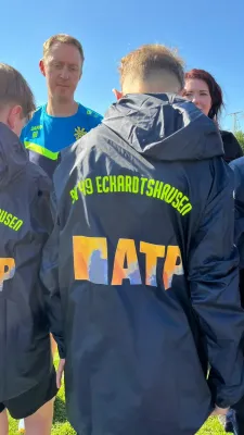 Trikotübergabe der Firma ATP